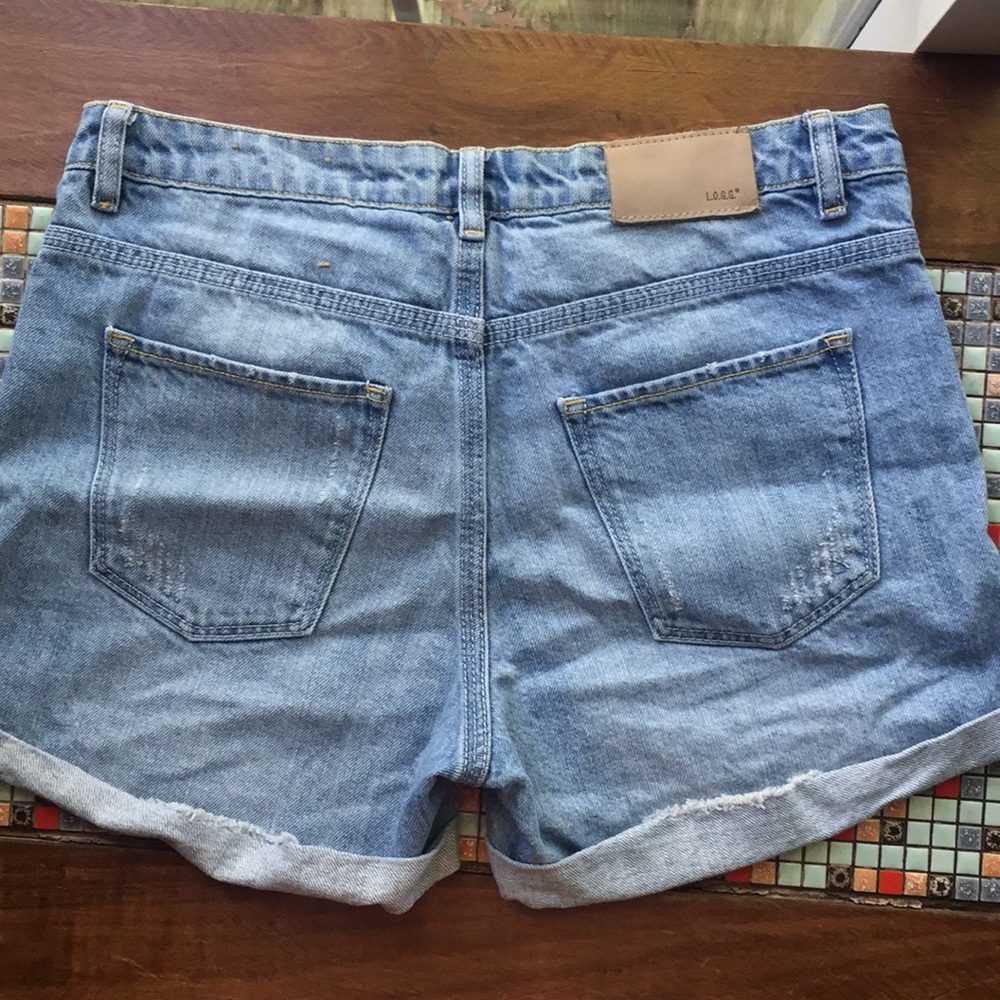 H&M Shorts - Picture 2 of 4